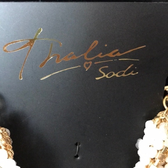 ✅3X Host Pick✅ White Torsade Tower Necklace - Picture 3 of 6